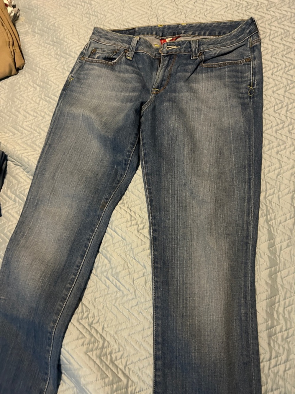 Lucky Brand Women’s Straight Leg Jeans in Light, Medium and Dark Blue. 3 pairs - Picture 6 of 11